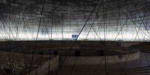 Zad Moultaka | Don’t Fall, Because whoever fell will fall for good, 2018 | Multi-channel sound installation, ropes, light. | Walid Rashid©